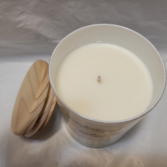 NWOT Scentsational CALM Scented Candle Coconut and Beeswax Blend 11 oz - Picture 2 of 3